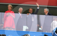 WM 2018 - Frankreich gegen Belgien: Emmanuel Macron mit den Belgischen Royals am Match in St Petersburg