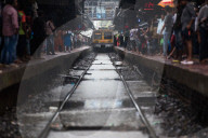 NEWS - Indien: Überschwemmungen nach starkem Regen in Mumbai