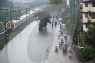 NEWS - Indien: Überschwemmungen nach starkem Regen in Mumbai