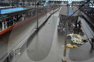 NEWS - Indien: Überschwemmungen nach starkem Regen in Mumbai