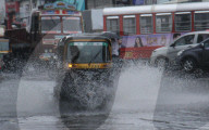 NEWS - Indien: Überschwemmungen nach starkem Regen in Mumbai