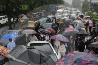 NEWS - Indien: Überschwemmungen nach starkem Regen in Mumbai