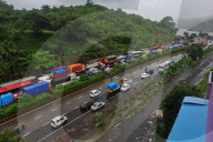 NEWS - Indien: Überschwemmungen nach starkem Regen in Mumbai