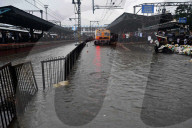NEWS - Indien: Überschwemmungen nach starkem Regen in Mumbai