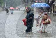 NEWS - Indien: Überschwemmungen nach starkem Regen in Mumbai