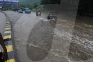 NEWS - Indien: Überschwemmungen nach starkem Regen in Mumbai