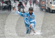 NEWS - Indien: Überschwemmungen nach starkem Regen in Mumbai