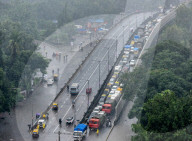 NEWS - Indien: Überschwemmungen nach starkem Regen in Mumbai