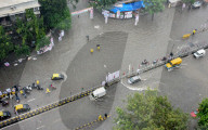NEWS - Indien: Überschwemmungen nach starkem Regen in Mumbai