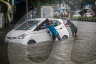 NEWS - Indien: Überschwemmungen nach starkem Regen in Mumbai