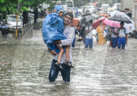 NEWS - Indien: Überschwemmungen nach starkem Regen in Mumbai