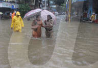 NEWS - Indien: Überschwemmungen nach starkem Regen in Mumbai
