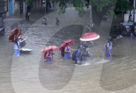 NEWS - Indien: Überschwemmungen nach starkem Regen in Mumbai