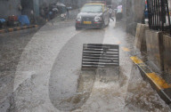 NEWS - Indien: Überschwemmungen nach starkem Regen in Mumbai