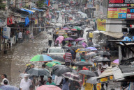 NEWS - Indien: Überschwemmungen nach starkem Regen in Mumbai