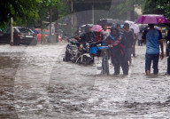 NEWS - Indien: Überschwemmungen nach starkem Regen in Mumbai