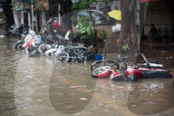 NEWS - Indien: Überschwemmungen nach starkem Regen in Mumbai