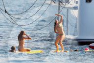 EXKLUSIV - Suf-Versuche unter Papa's wachsamen Auge: Die Stallone-MŠdels