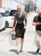 PEOPLE - Iggy Azalea trägt nicht mehr viel unter ihrem Rock
