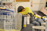 FEATURE - Mach mal Pause! Mittagsschlaf bei IKEA in Nanjing