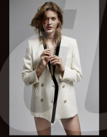 Young woman wearing a Smoking Blazer