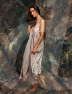 Brown-haired Woman wearing a bright Dress