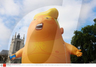 NEWS - Riesen Trump Baby schwebt über London
