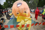 NEWS - Riesen Trump Baby schwebt über London