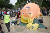 NEWS - Riesen Trump Baby schwebt über London