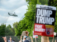 NEWS - Riesen Trump Baby schwebt über London