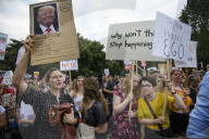 NEWS - Riesen Trump Baby schwebt über London