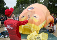 NEWS - Riesen Trump Baby schwebt über London