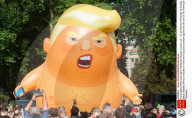 NEWS - Riesen Trump Baby schwebt über London