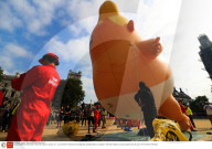 NEWS - Riesen Trump Baby schwebt über London