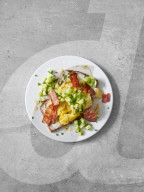 Speckrührei mit Gurkensalat, Scrambled Eggs with Cucumber Salad 