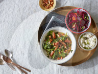 Dattel-Spinat und Rote Bete mit Orange, Spinach with Dates and Beetroot with Orange 