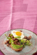 Avocado-Hack-Stulle, Avocado Ground Meat Sandwich with fried Egg 
