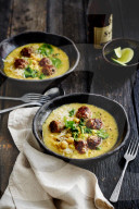 Lammbällchen im Spinat-Kichererbsen-Eintopf, Lamb meatballs in spinach and chickpea stew