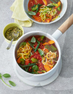 Minestrone mit Zucchininudeln, Minestrone with zucchini noodles