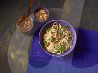 Linguine mit Baby-Spinat und Walnuss-Pesto, Linguine with Spinach and Walnut Pesto
