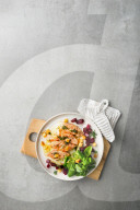 Lachs mit Rote-Bete-Feldsalat und Croutons, Salmon with Beetroot and Lamb's Lettuce 
