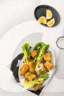 Fisch-Nuggets mit Salat, Fish nuggets with salad