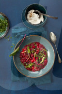 Kartoffelborschtsch mit Rote-Bete-Grün, Potato borsch with beetroot green