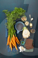 Zutaten Ofenmöhren mit Selleriecreme und Möhrengrünpesto, Ingredients oven carrots with celery cream and carrot green pesto