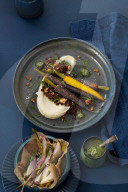 Ofenmöhren mit Selleriecreme und Möhrengrünpesto, Oven carrots with celery cream and carrot green pesto