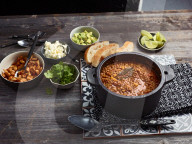 Linsen-Chili sin Carne, Lentil Chili with various Toppings
