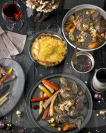 Reh-Bourguignon mit Kartoffelgratin, Venison bourguignon with potato gratin