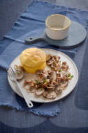 Käse-Souffle mit Pilzrahm, Cheese Souffle with creamy Mushrooms