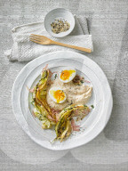 Spitzkohl mit Bohnen-Püree und Ei, Pointed Cabbage with mashed Beans and Egg