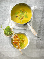 Karotten-Mais-Suppe mit Hähnchen-Spiessen, Carrot Corn Soup with Chicken Skewer 